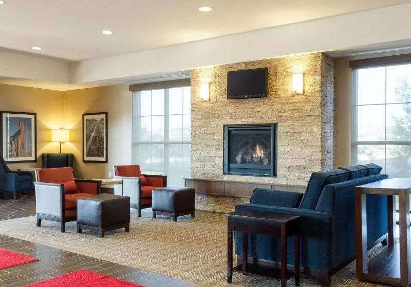 Отель Comfort Inn & Suites