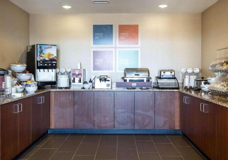 בית מלון כפרי Comfort Inn & Suites