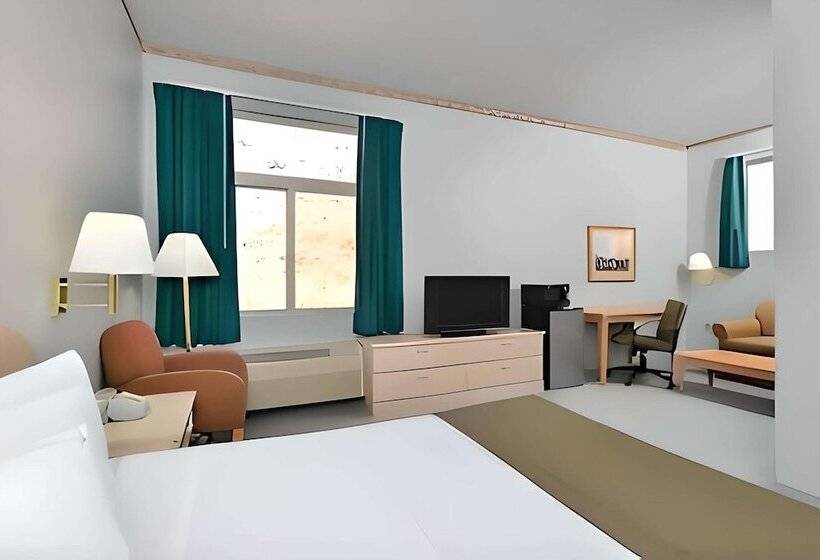 호텔 Econo Lodge Inn & Suites