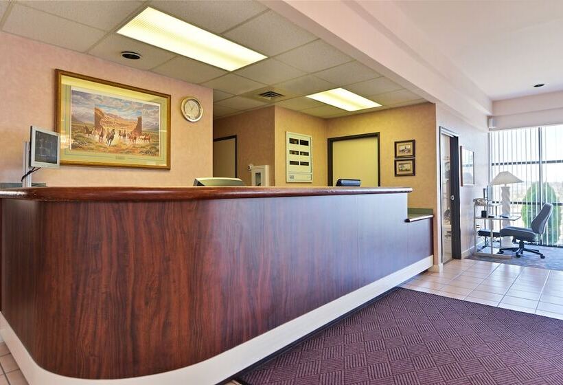 호텔 Econo Lodge Inn & Suites