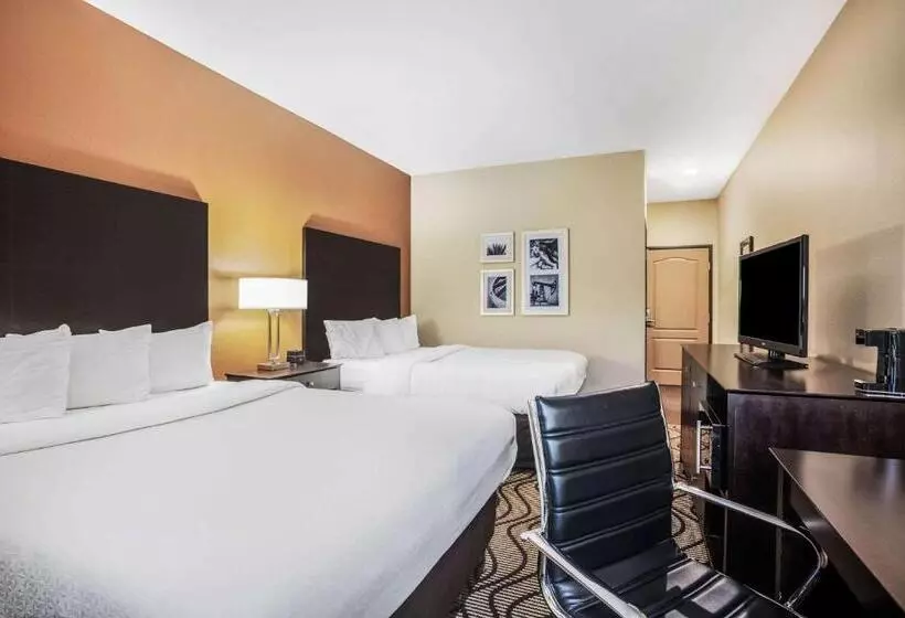 Отель La Quinta By Wyndham Beeville