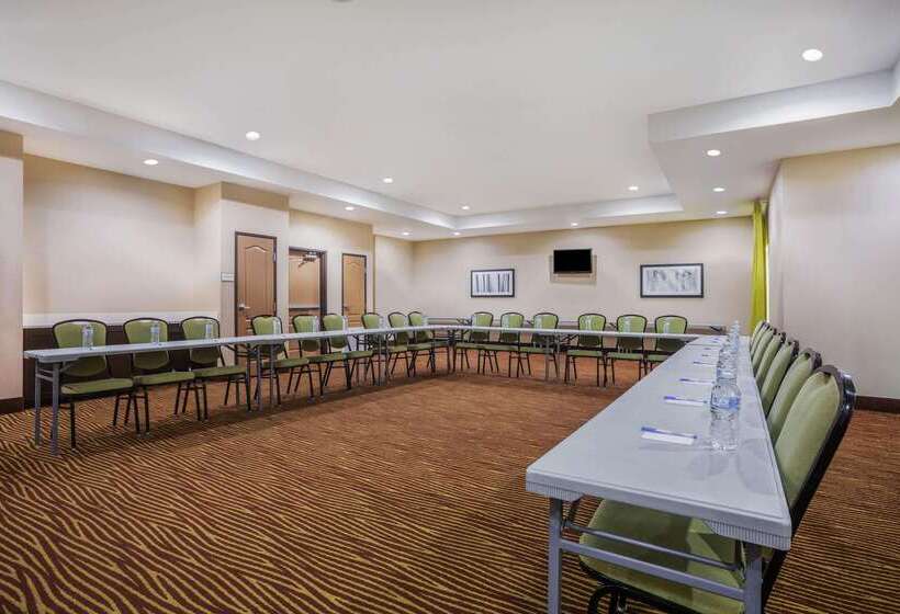 فندق La Quinta By Wyndham Beeville