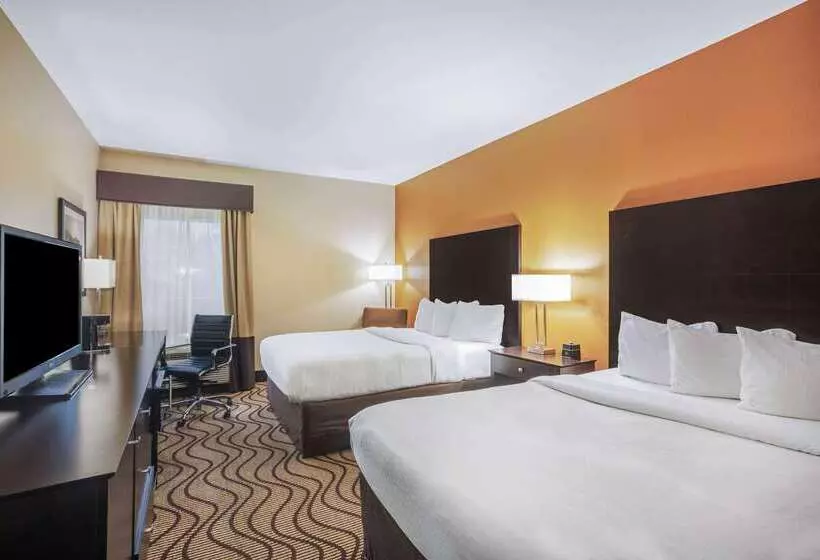 Отель La Quinta By Wyndham Beeville