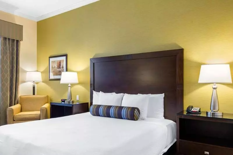 The Oaks Hotel & Suites