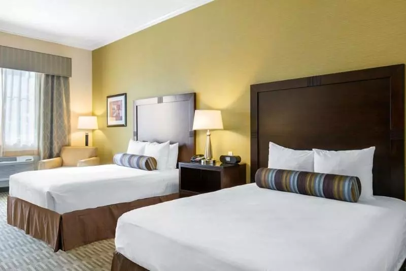 The Oaks Hotel & Suites