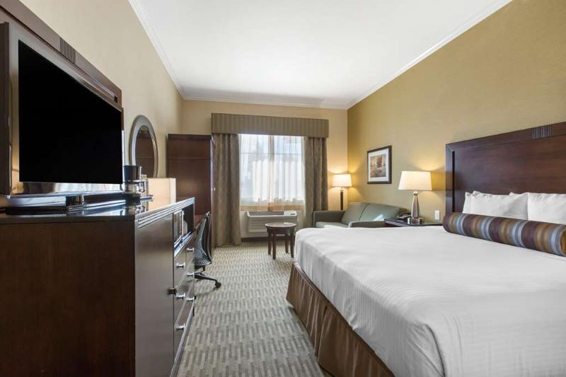 The Oaks Hotel & Suites