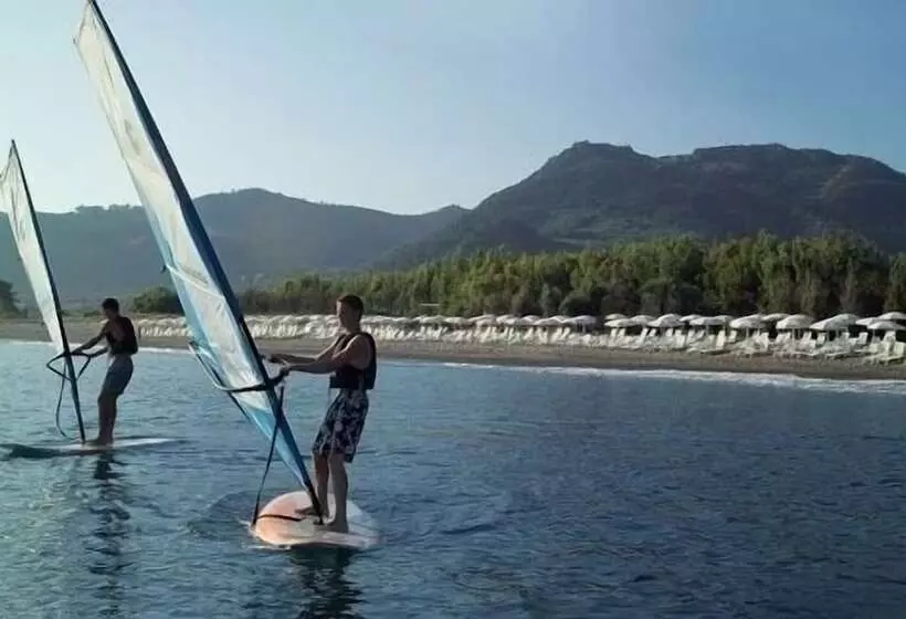 Отель Villaggio Simenzaru