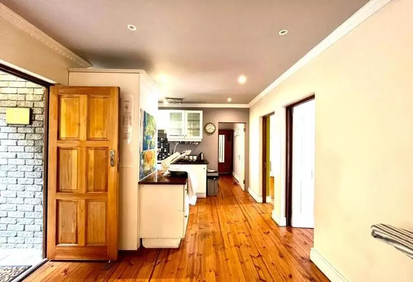 פנסיון Bluebottle Guest House