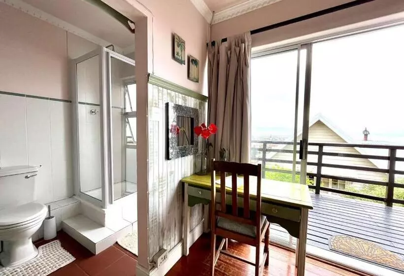 פנסיון Bluebottle Guest House