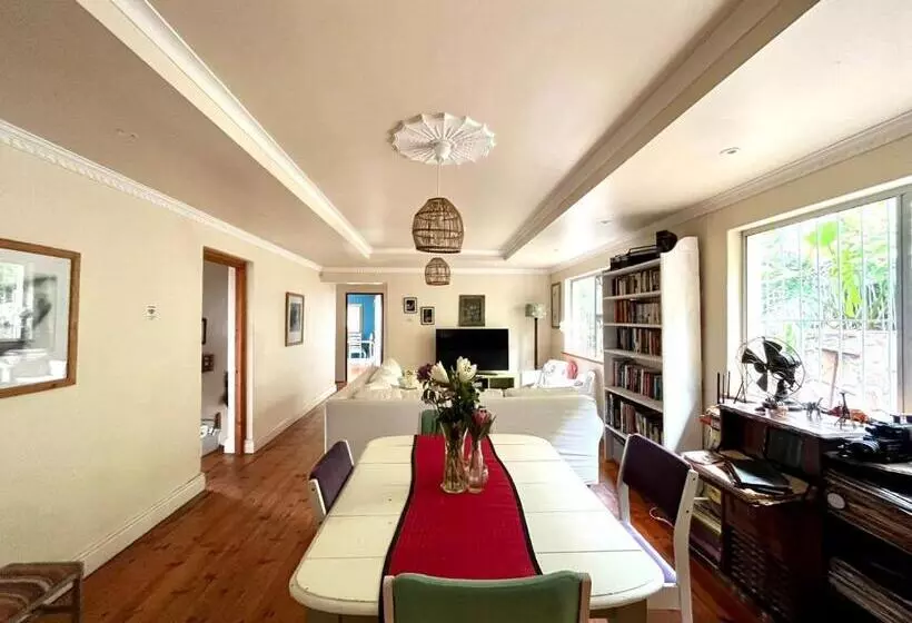 פנסיון Bluebottle Guest House