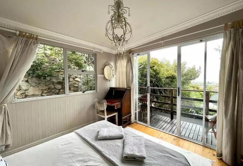 פנסיון Bluebottle Guest House