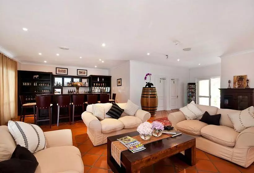 Pension Redbourne Country Lodge Lion Roars Hotels & Lodges