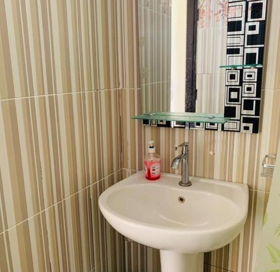 تختخواب و صبحانه Estevania Lodge Moni