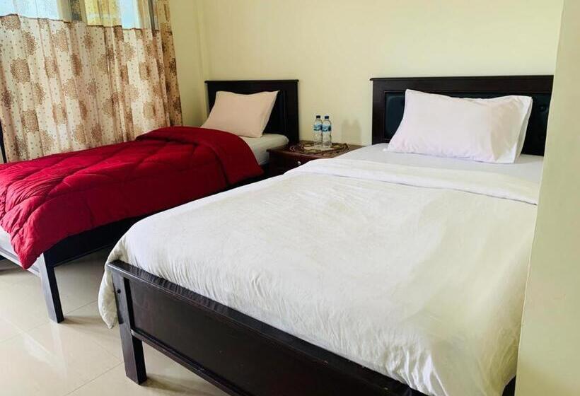 تختخواب و صبحانه Estevania Lodge Moni