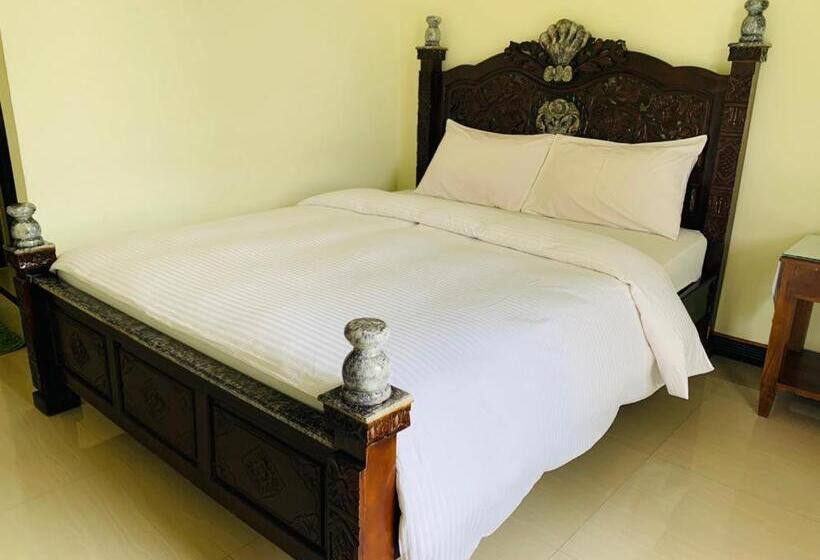 تختخواب و صبحانه Estevania Lodge Moni