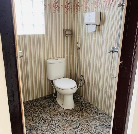 تختخواب و صبحانه Estevania Lodge Moni