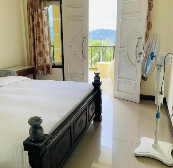 تختخواب و صبحانه Estevania Lodge Moni