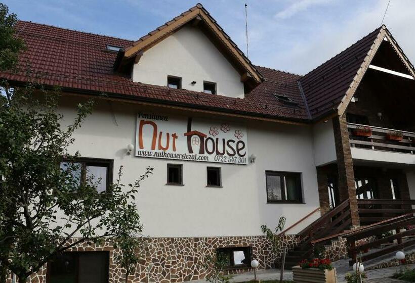 호텔 Nut House Retezat