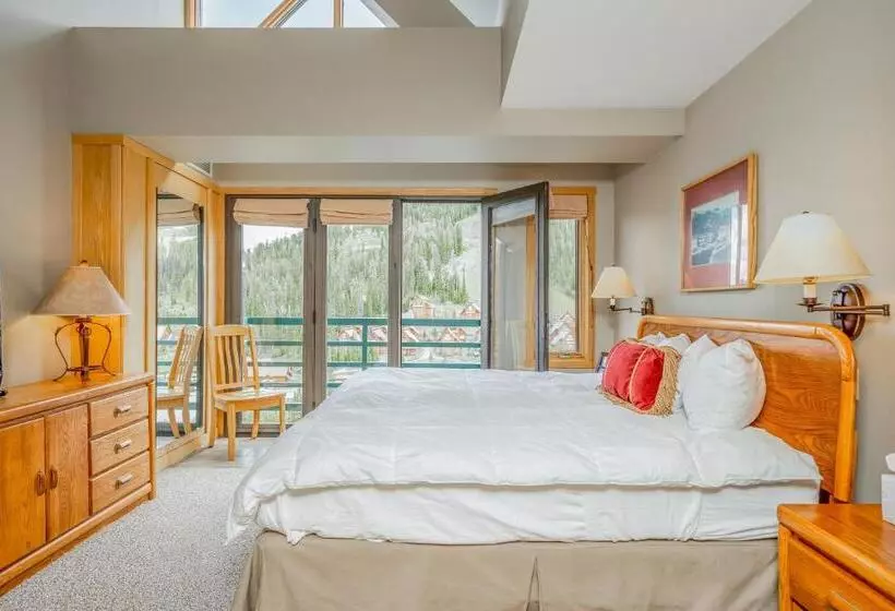 Hotelli The Lodge At Big Sky