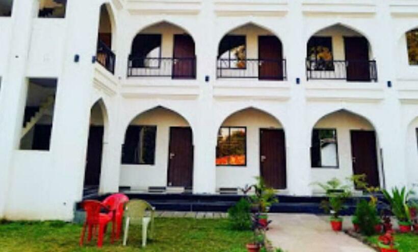 Vamoose Hotel Mandu Sarai