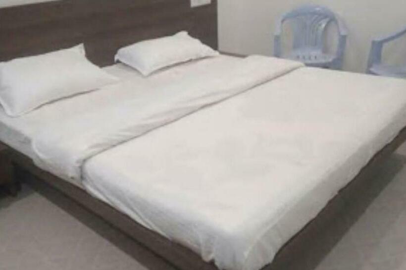 Vamoose Hotel Mandu Sarai