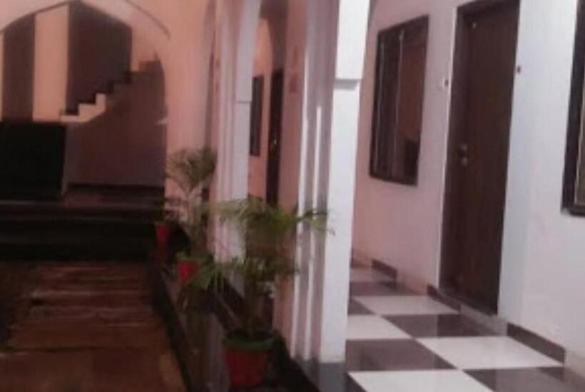 Vamoose Hotel Mandu Sarai