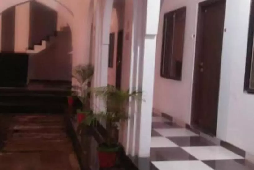 Vamoose Hotel Mandu Sarai