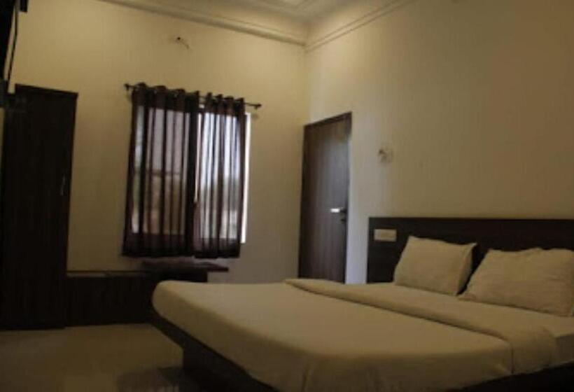 Vamoose Hotel Mandu Sarai