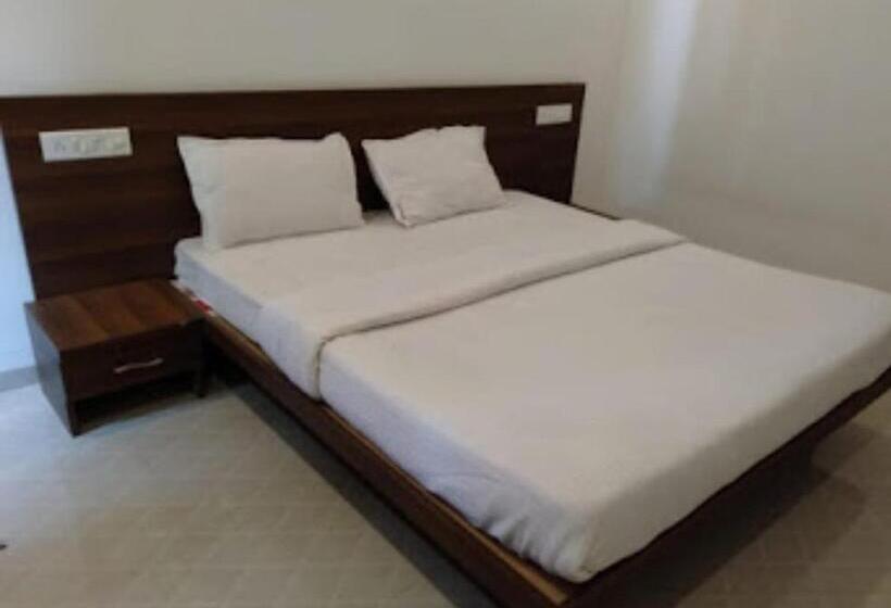 Vamoose Hotel Mandu Sarai