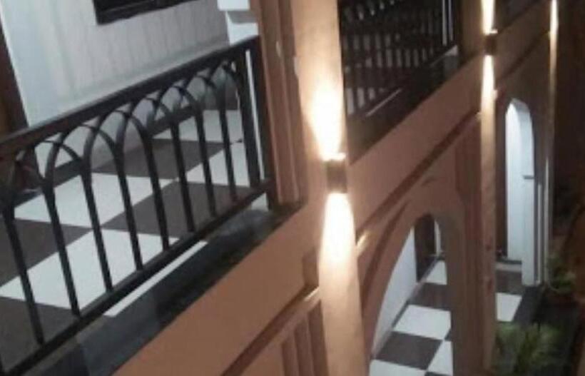 Vamoose Hotel Mandu Sarai