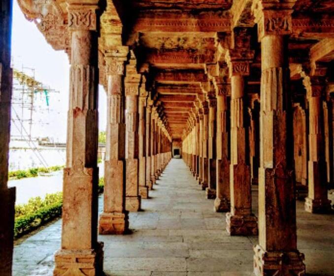 Vamoose Hotel Mandu Sarai