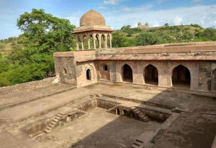 Vamoose Hotel Mandu Sarai