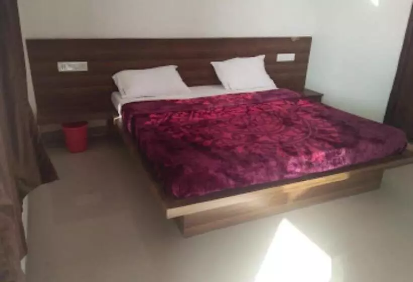 Vamoose Hotel Mandu Sarai