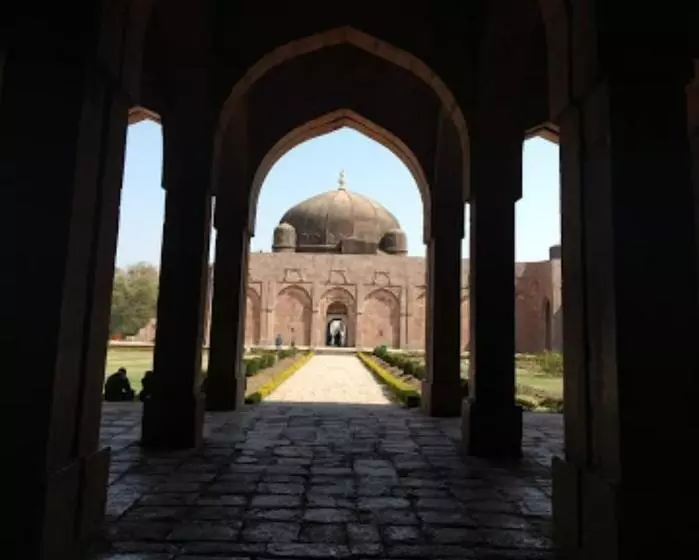 Vamoose Hotel Mandu Sarai