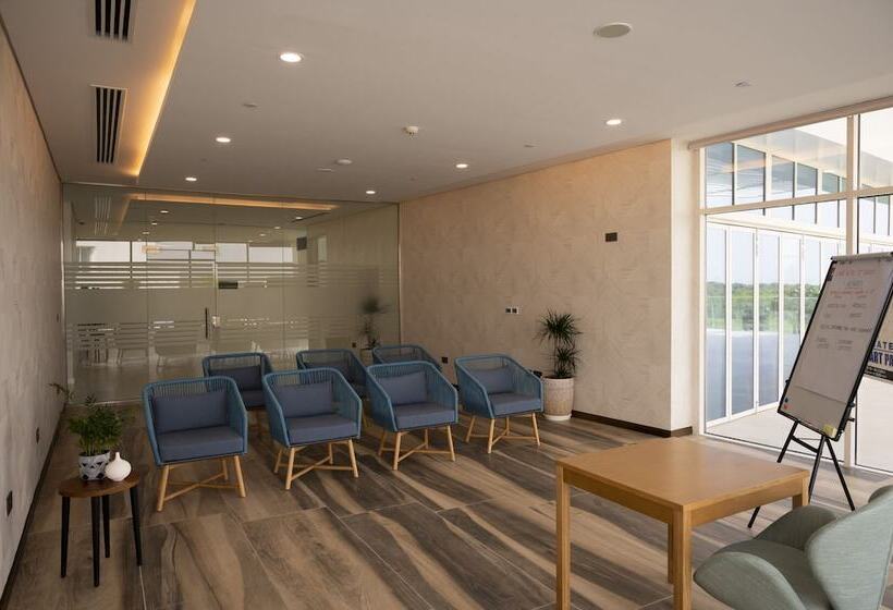 هتل Zoya Health & Wellbeing Resort