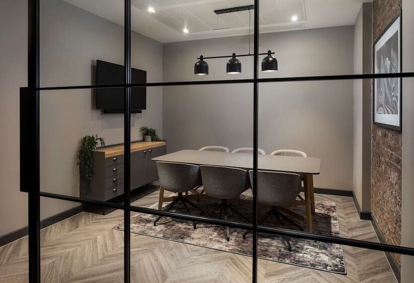 Radisson Red Hotel, Liverpool