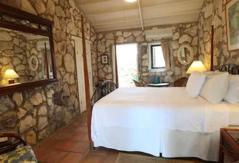 בית מלון כפרי Fernandez Bay Village