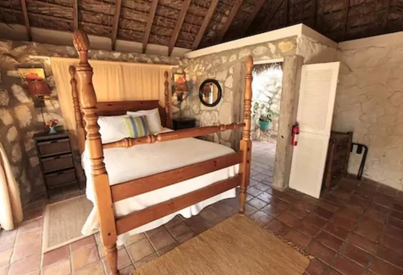 Hotelli Fernandez Bay Village