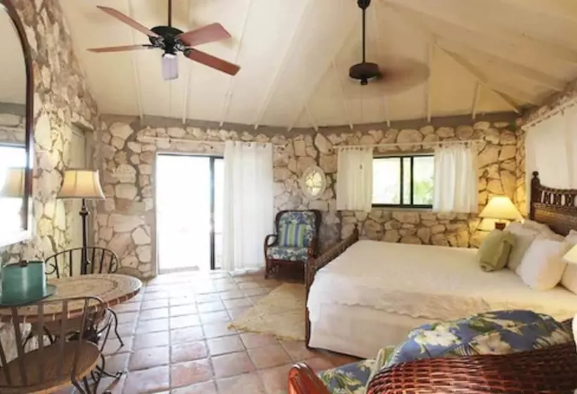 Hotelli Fernandez Bay Village