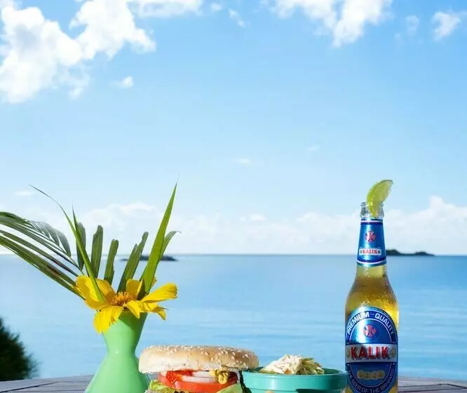 Hotelli Fernandez Bay Village