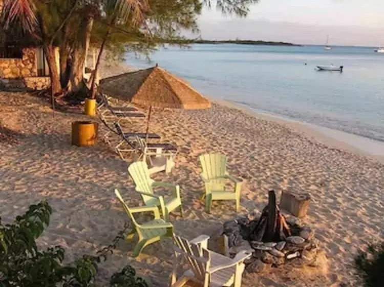 Hotelli Fernandez Bay Village