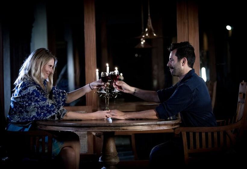 Отель The Bungalow, Makuludola Estate