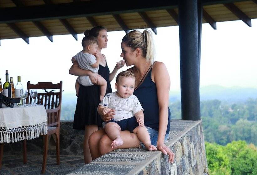 Отель The Bungalow, Makuludola Estate