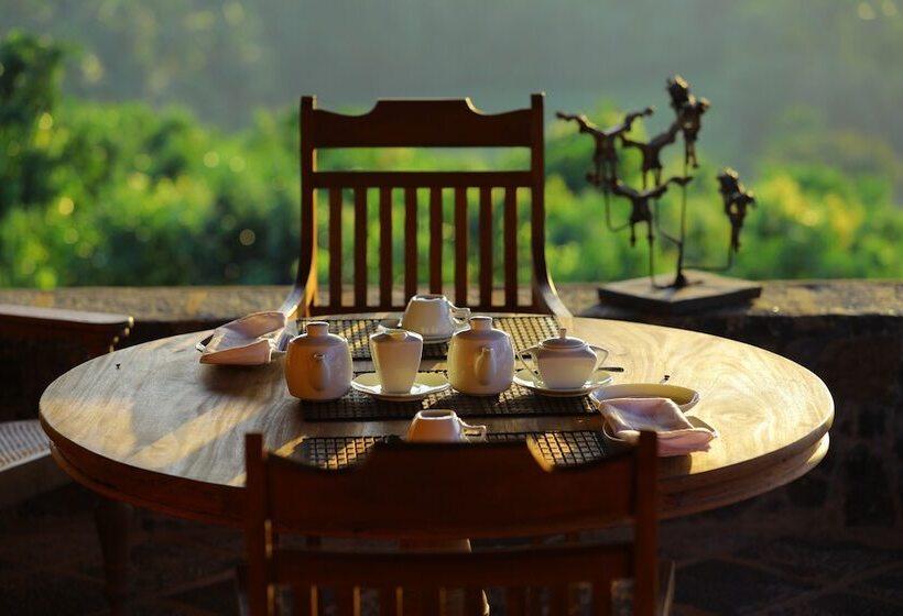 Отель The Bungalow, Makuludola Estate