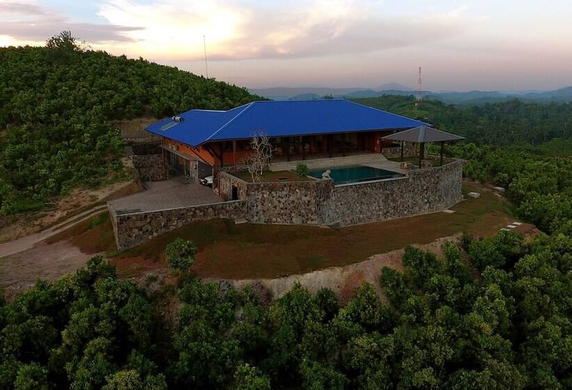 Отель The Bungalow, Makuludola Estate