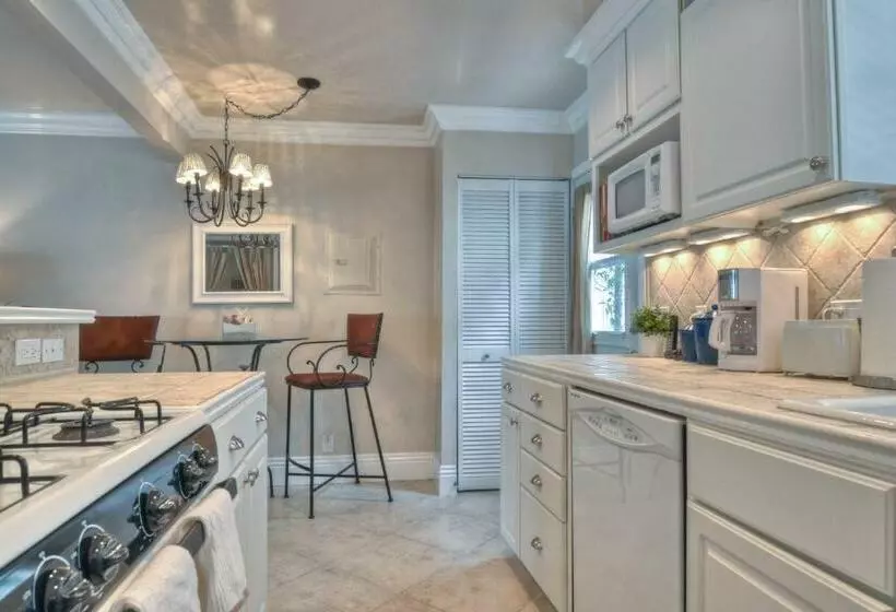 Hotelli Monterey B