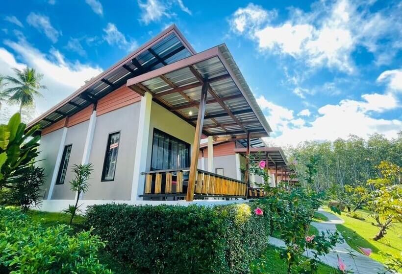 酒店 Phurin Thara Resort