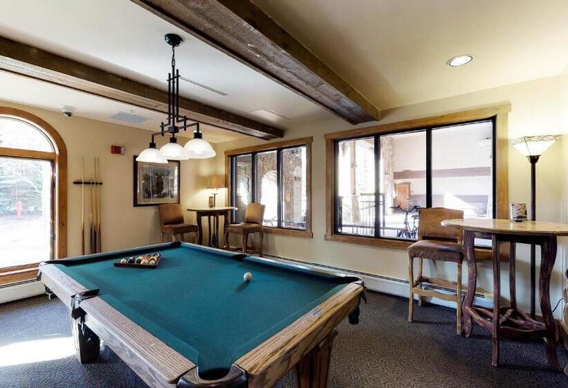 هتل Red Hawk 2276