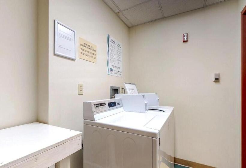 هتل Red Hawk 2276