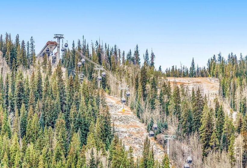 هتل Red Hawk 2276